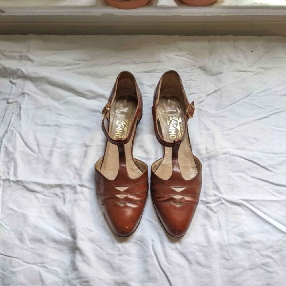 Size 8, extra narrow (AA) vintage Ferragamo T-strap shoes